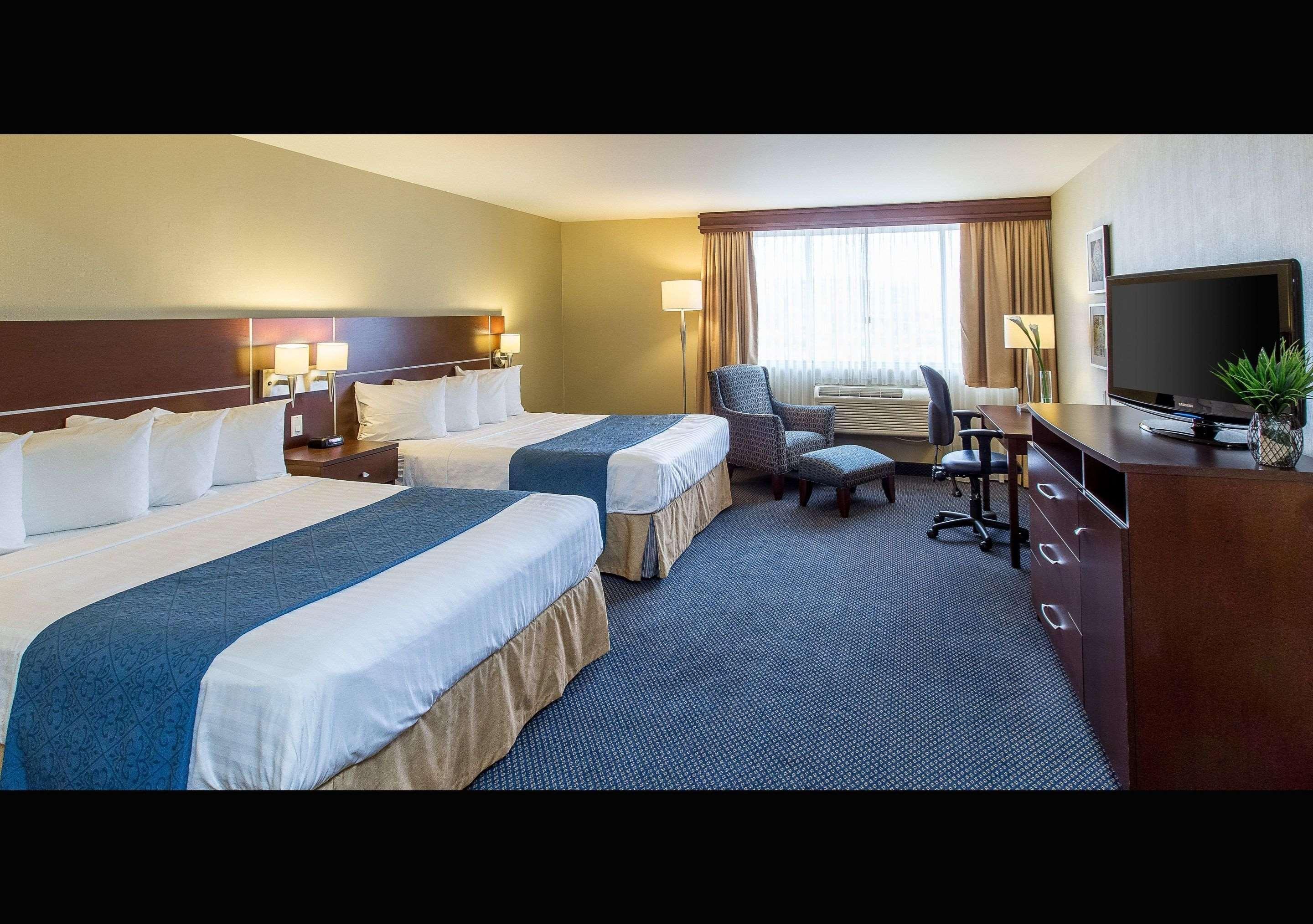 Quality Inn & Suites Brossard Dış mekan fotoğraf