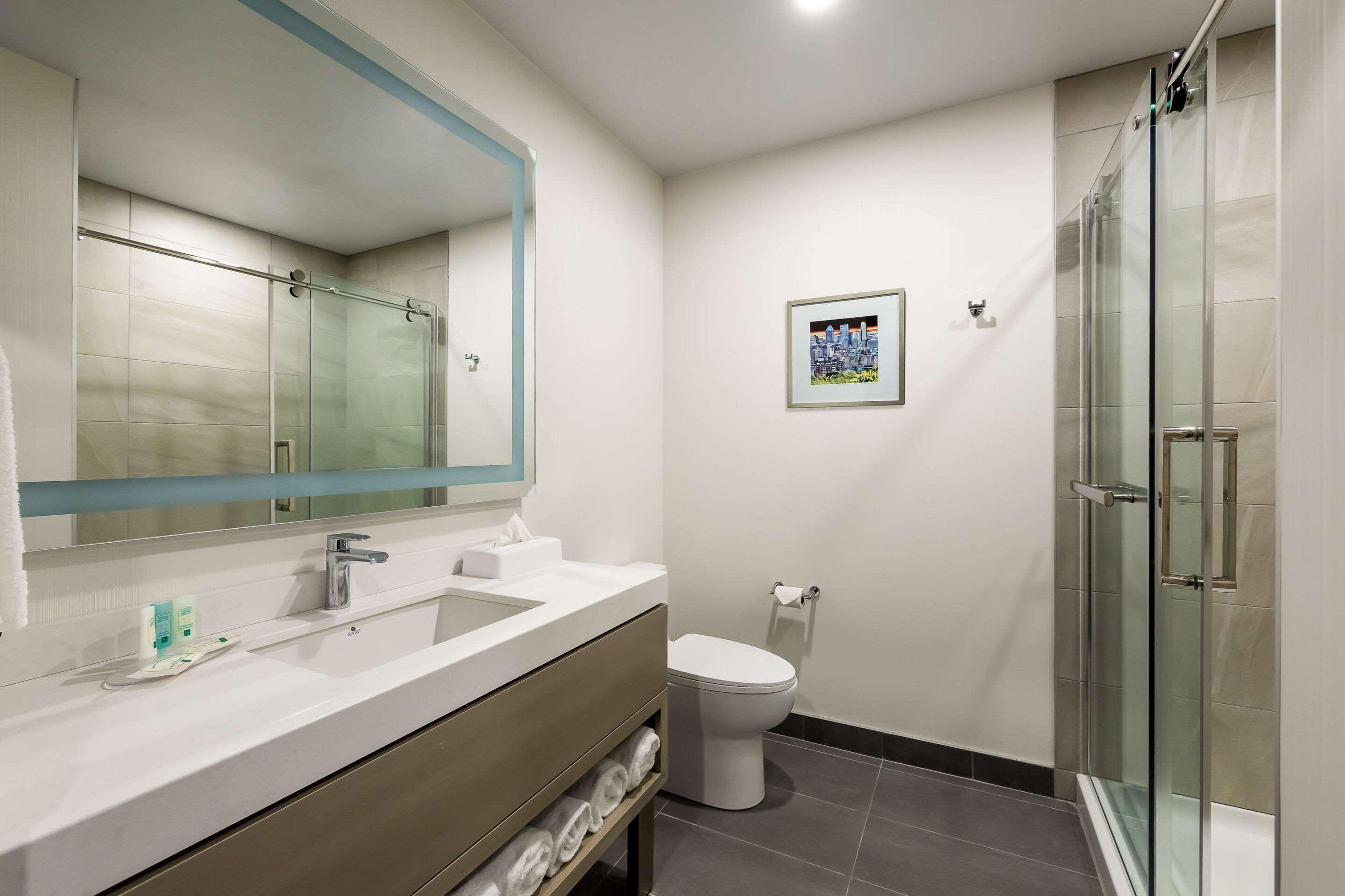 Quality Inn & Suites Brossard Dış mekan fotoğraf