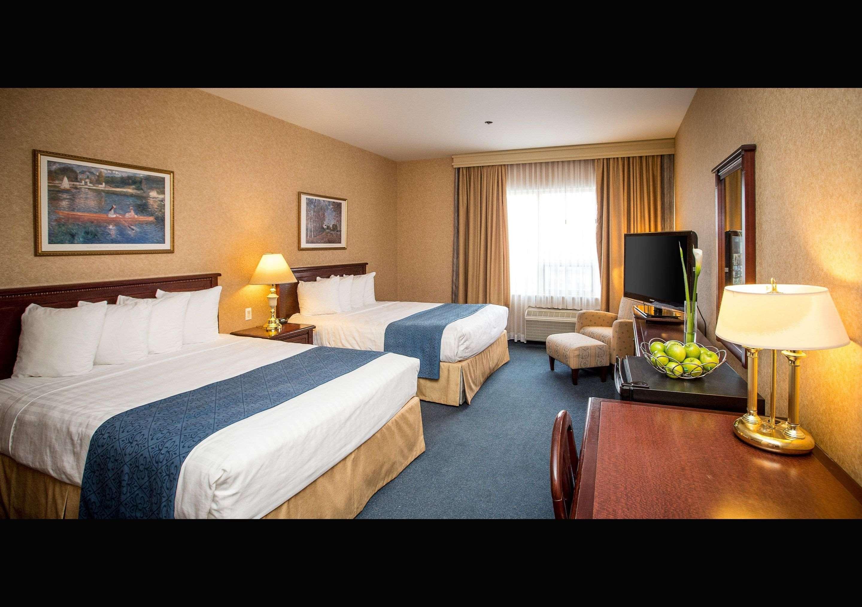 Quality Inn & Suites Brossard Dış mekan fotoğraf