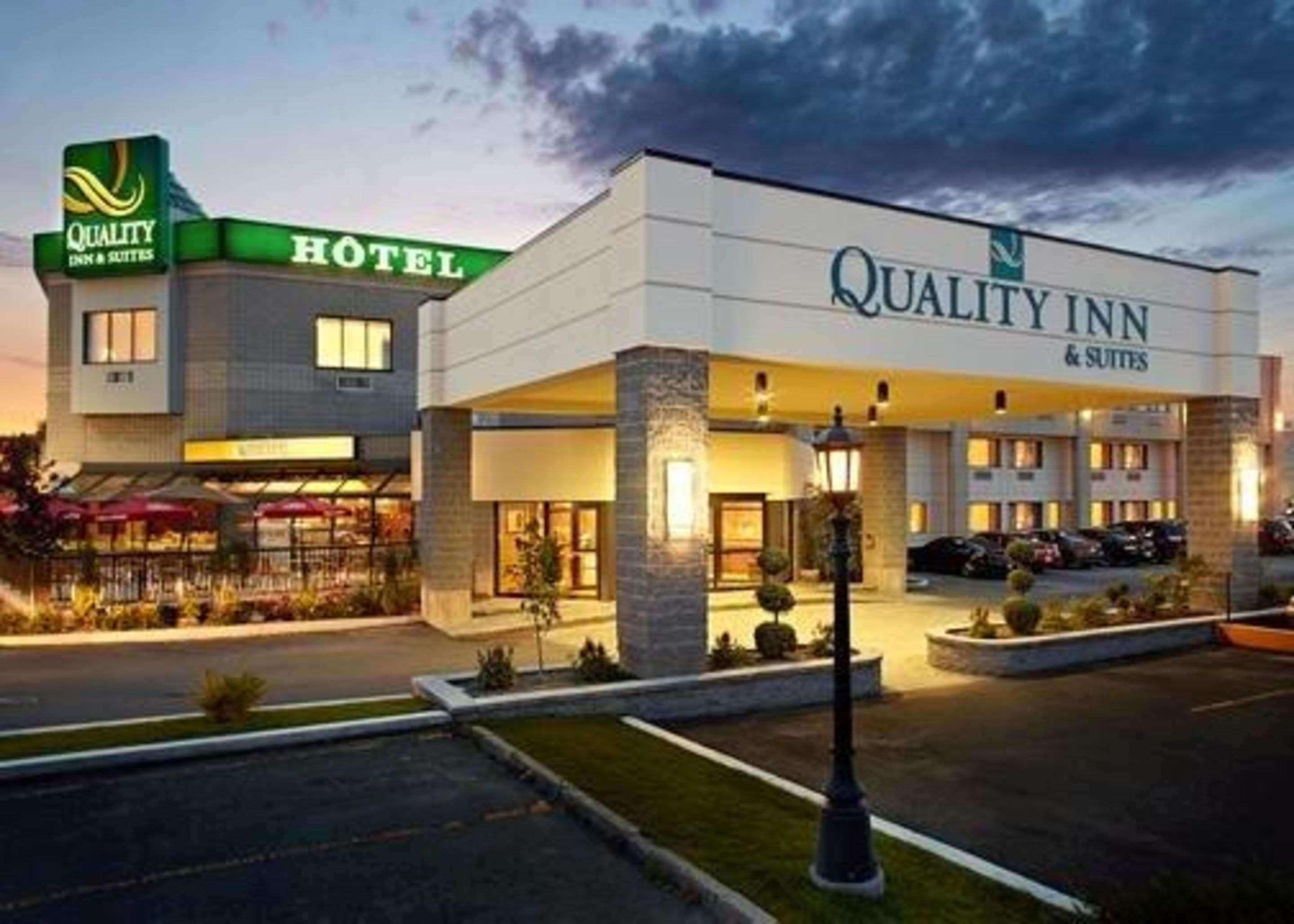 Quality Inn & Suites Brossard Dış mekan fotoğraf