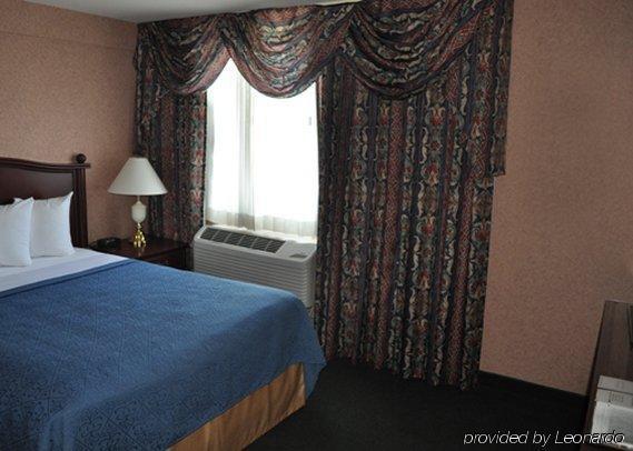 Quality Inn & Suites Brossard Oda fotoğraf