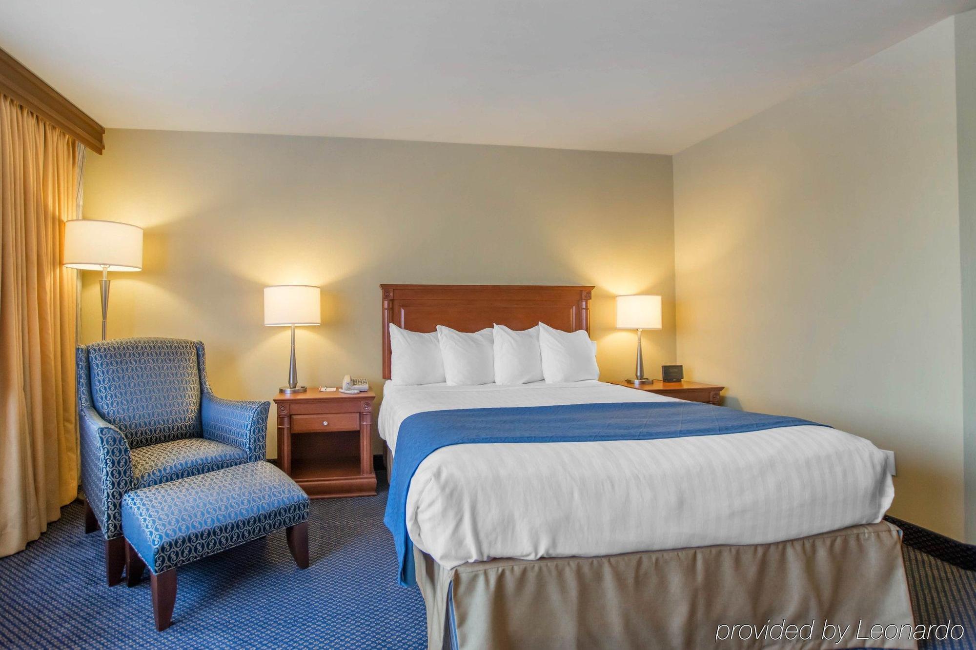 Quality Inn & Suites Brossard Dış mekan fotoğraf