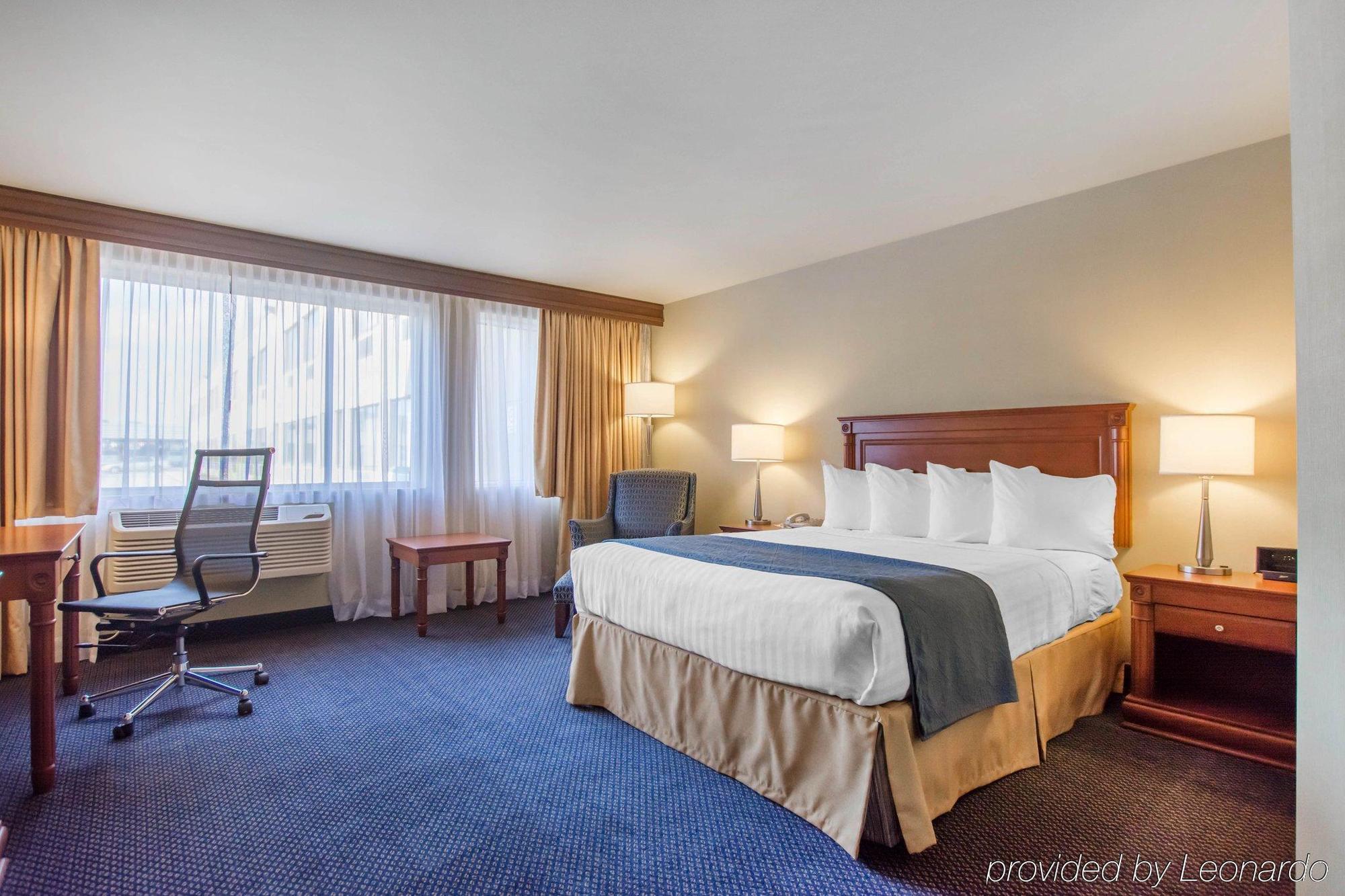 Quality Inn & Suites Brossard Dış mekan fotoğraf