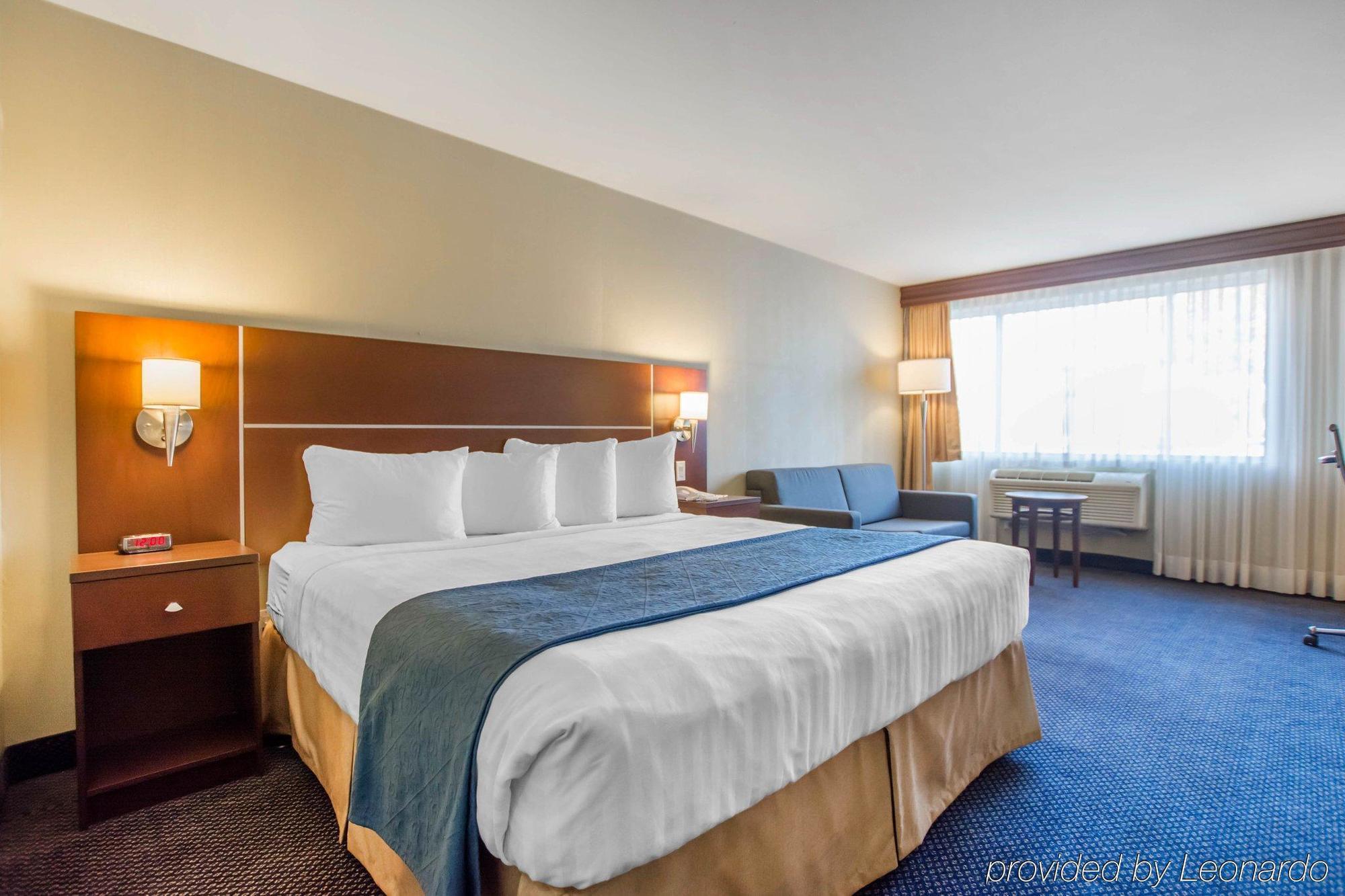 Quality Inn & Suites Brossard Dış mekan fotoğraf