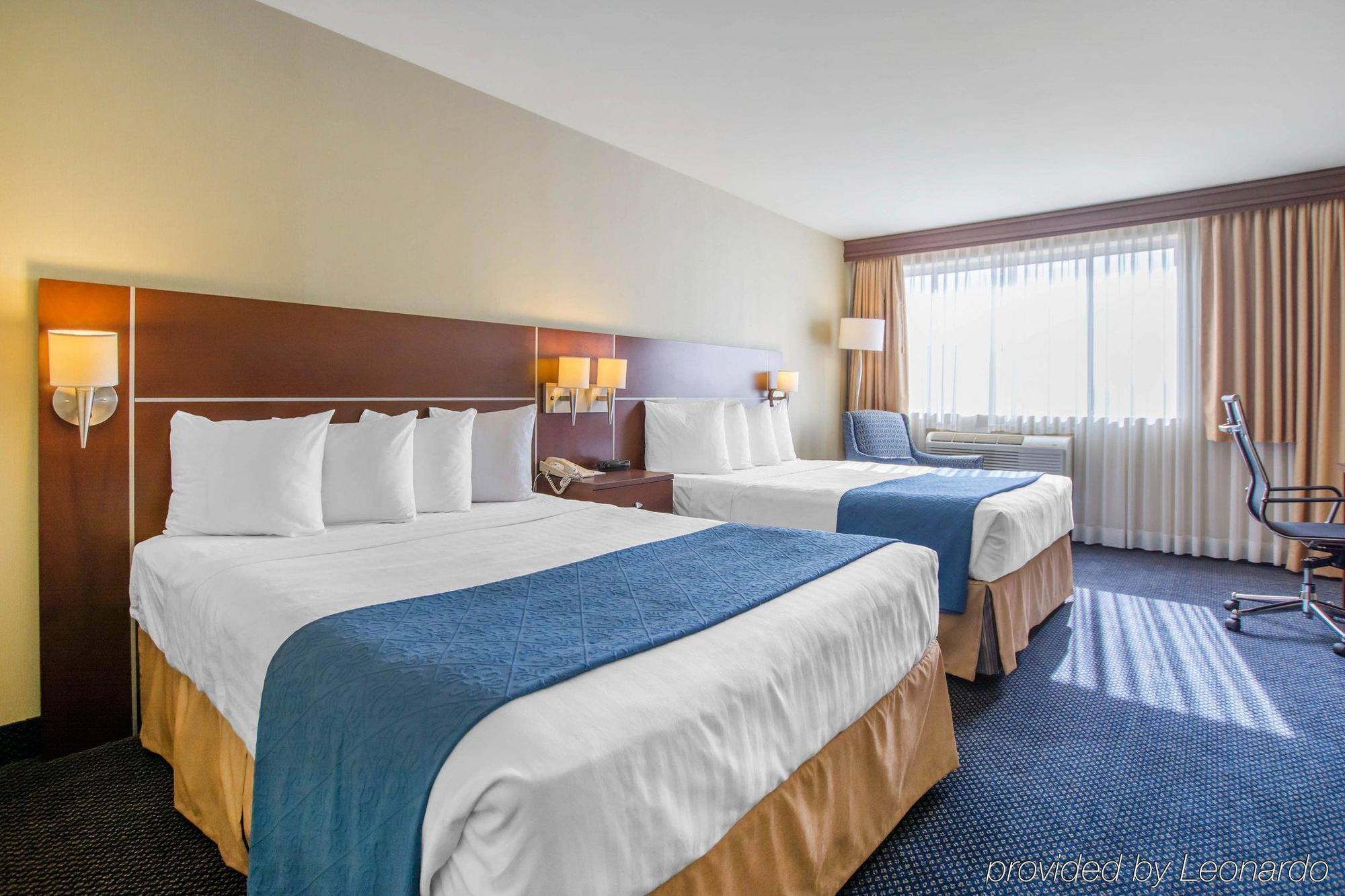 Quality Inn & Suites Brossard Dış mekan fotoğraf