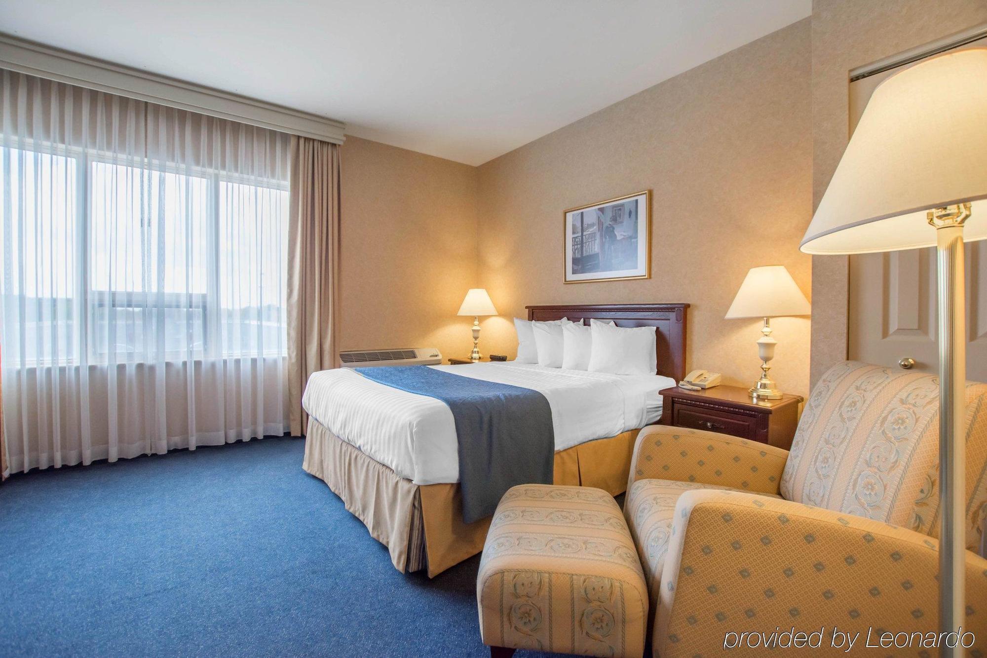 Quality Inn & Suites Brossard Dış mekan fotoğraf