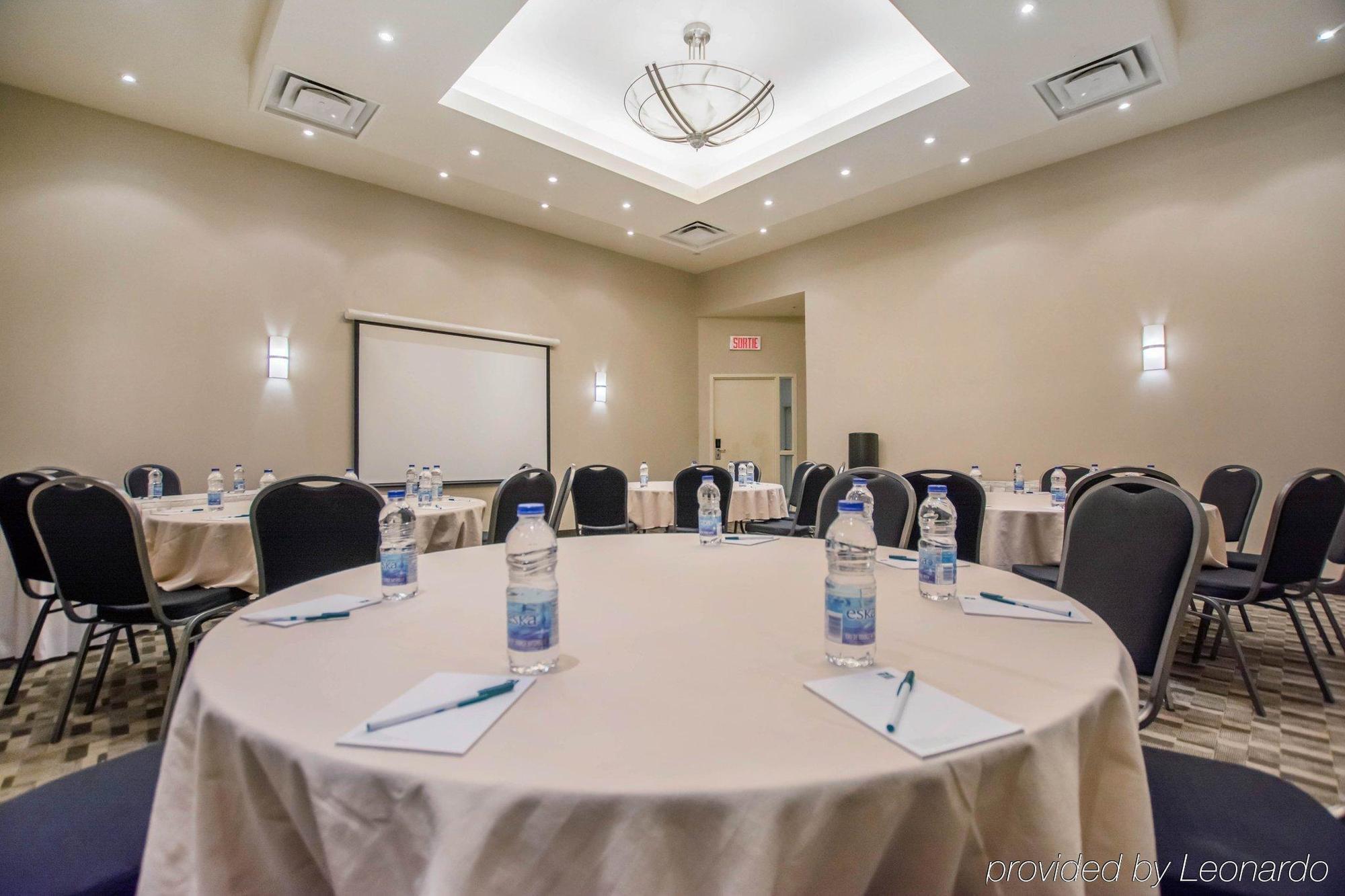 Quality Inn & Suites Brossard Dış mekan fotoğraf