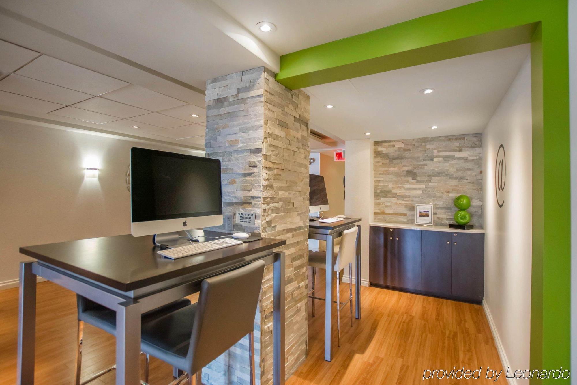 Quality Inn & Suites Brossard Dış mekan fotoğraf