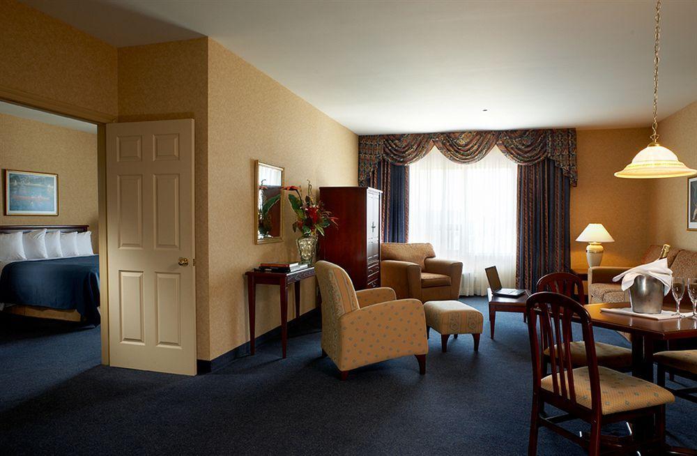 Quality Inn & Suites Brossard Dış mekan fotoğraf