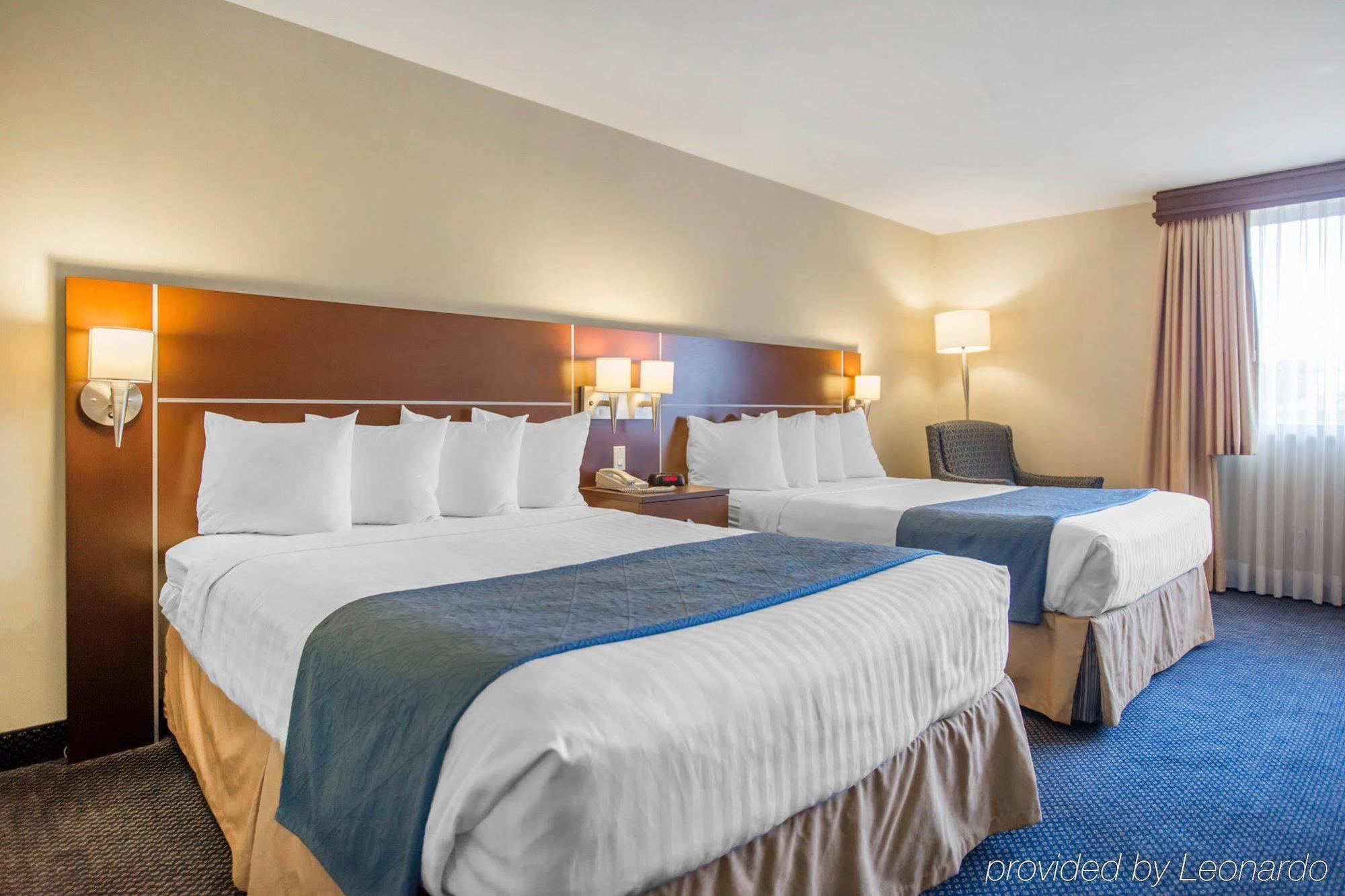 Quality Inn & Suites Brossard Dış mekan fotoğraf