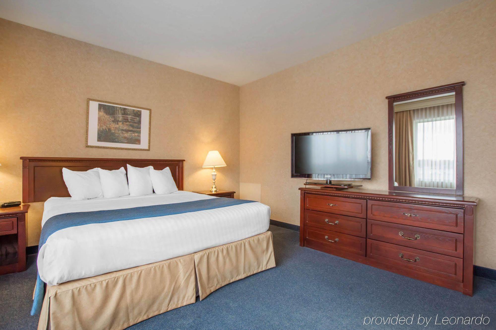 Quality Inn & Suites Brossard Dış mekan fotoğraf