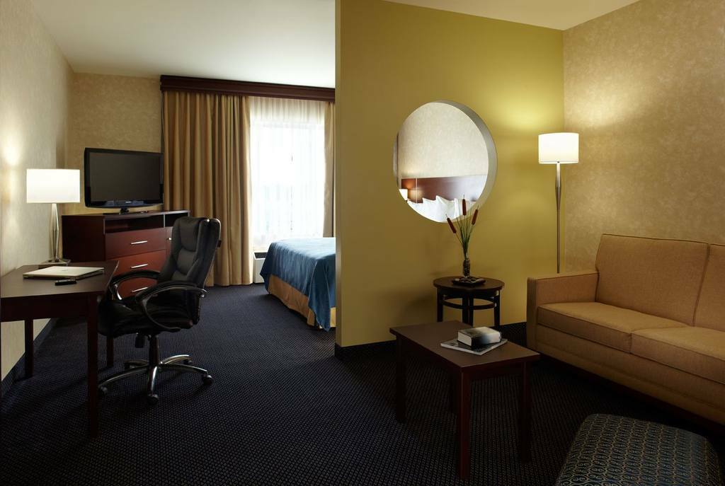 Quality Inn & Suites Brossard Dış mekan fotoğraf